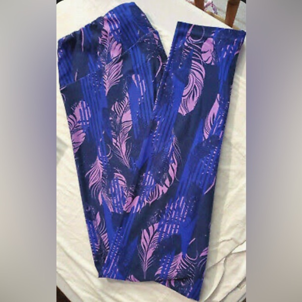 Lularoe TC1 Blue & Purple peacock Feather Print Leggings, rare and hard to find!